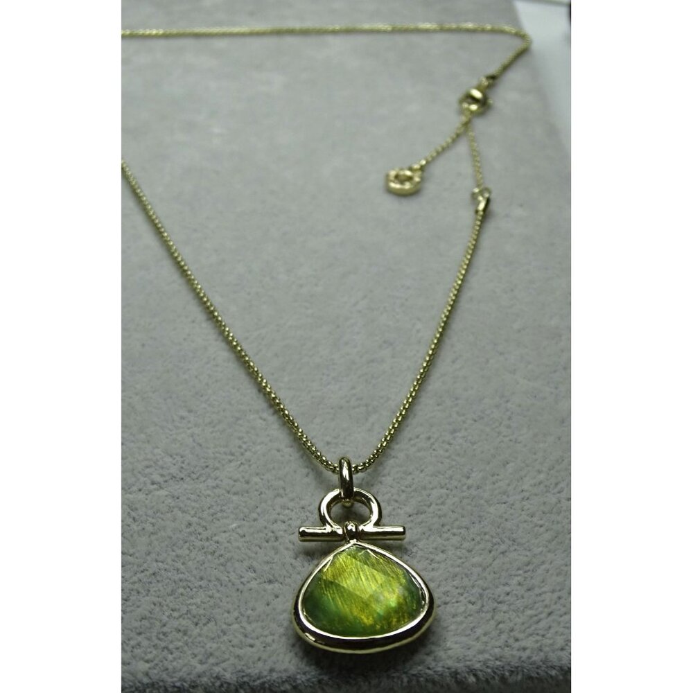 16" Yellow Gold Chain Necklace With Green Gemstone Pendant